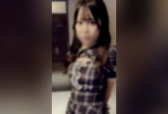 [FC2-PPV-4704517] I took a beautiful girl who just graduated and secretly made a peace sign during the shoot to a friend and had raw sex with her