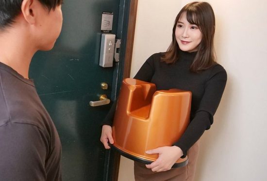 [011726_100-PACO] The Freaky Lady Brings You a Freaky Toy Chair! : Seductive mature beauty with a skillful tongue for authentic soap play at home! …