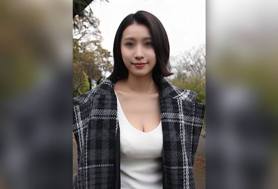 [FC2-PPV-4827480] Miracle Big-Breasted Housewife: A Truly Beautiful Married Woman. After 5 Years of a Sexless Marriage, the Calm and Beautiful Wife Reaches Her Limit. Her Stunning Body Goes Wild with High-Speed Thrusts, and Her Desires Explode with Three Consecutive Climaxes.