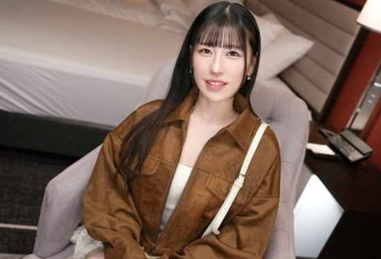 [SIRO-5638] Aspiring nursery teacher with a lovely smile! Debuts in AV inspired by a former AV actress influencer! Actor’s fingering makes her squirt massively, splattering the camera out of focus!