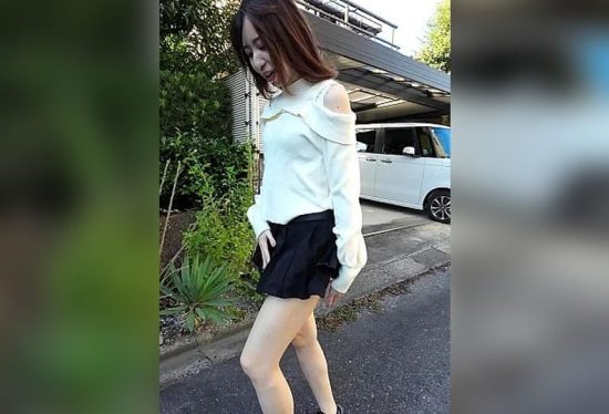 [FC2-PPV-4876387] Long-masa-lookalike shaved wife sucks cock on balcony in broad daylight