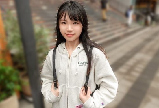 [SIRO-5650] Watch the Reiwa generation’s sex! A charming 19-year-old from a famous theme park eager to explore her high sexual potential!