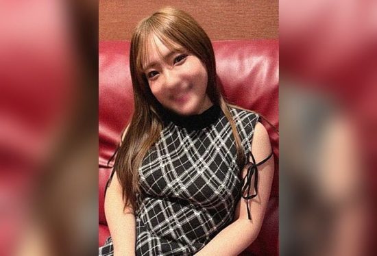 [FC2-PPV-4881856] Convenience Store Girl with Just One Partner Begs for Creampie in First Solo Video for Cash